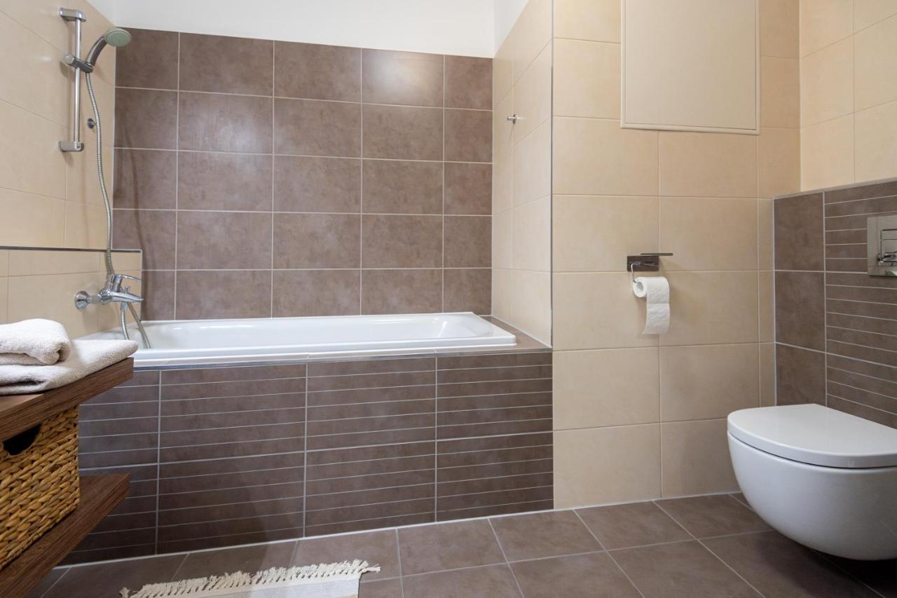 Nova Karolina Apartment Острава Экстерьер фото