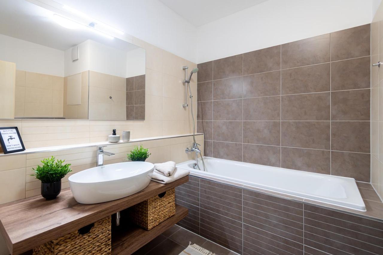 Nova Karolina Apartment Острава Экстерьер фото