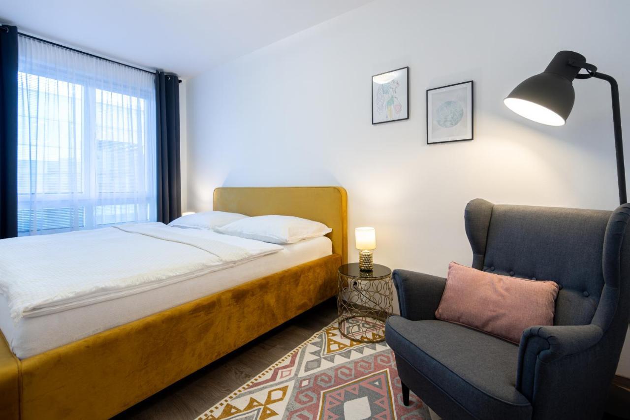 Nova Karolina Apartment Острава Экстерьер фото